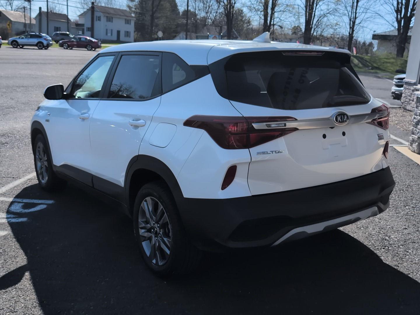 2021 Kia Seltos LX photo 3