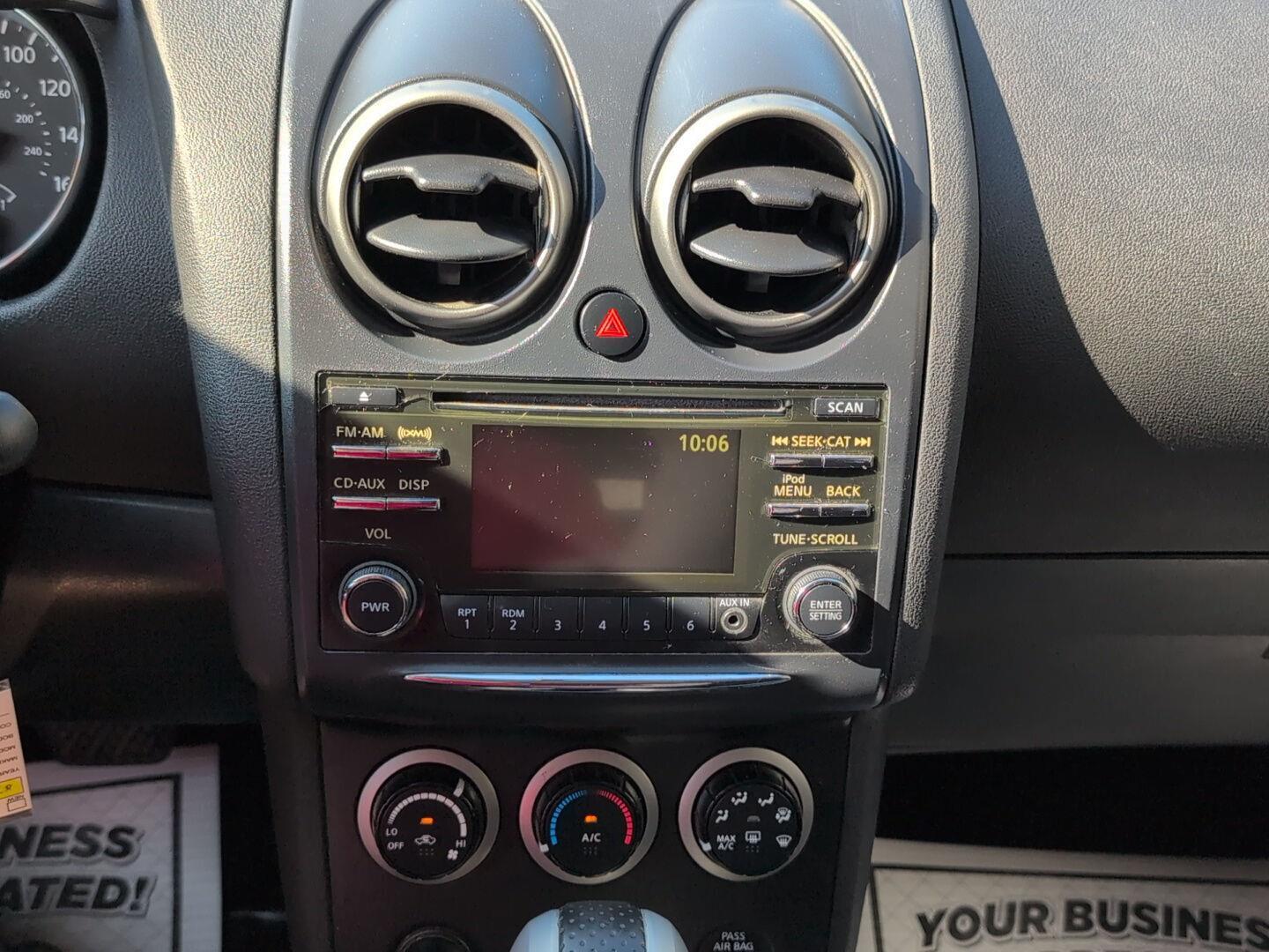 2013 Nissan Rogue S photo 23