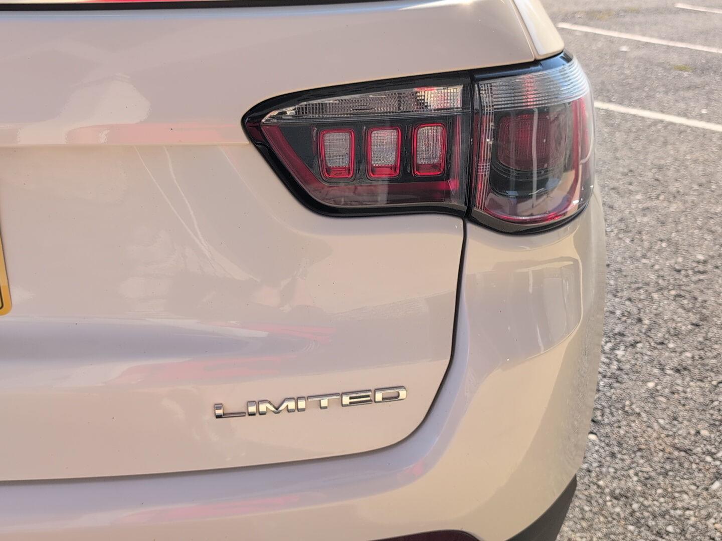 2018 Jeep Compass Limited photo 11