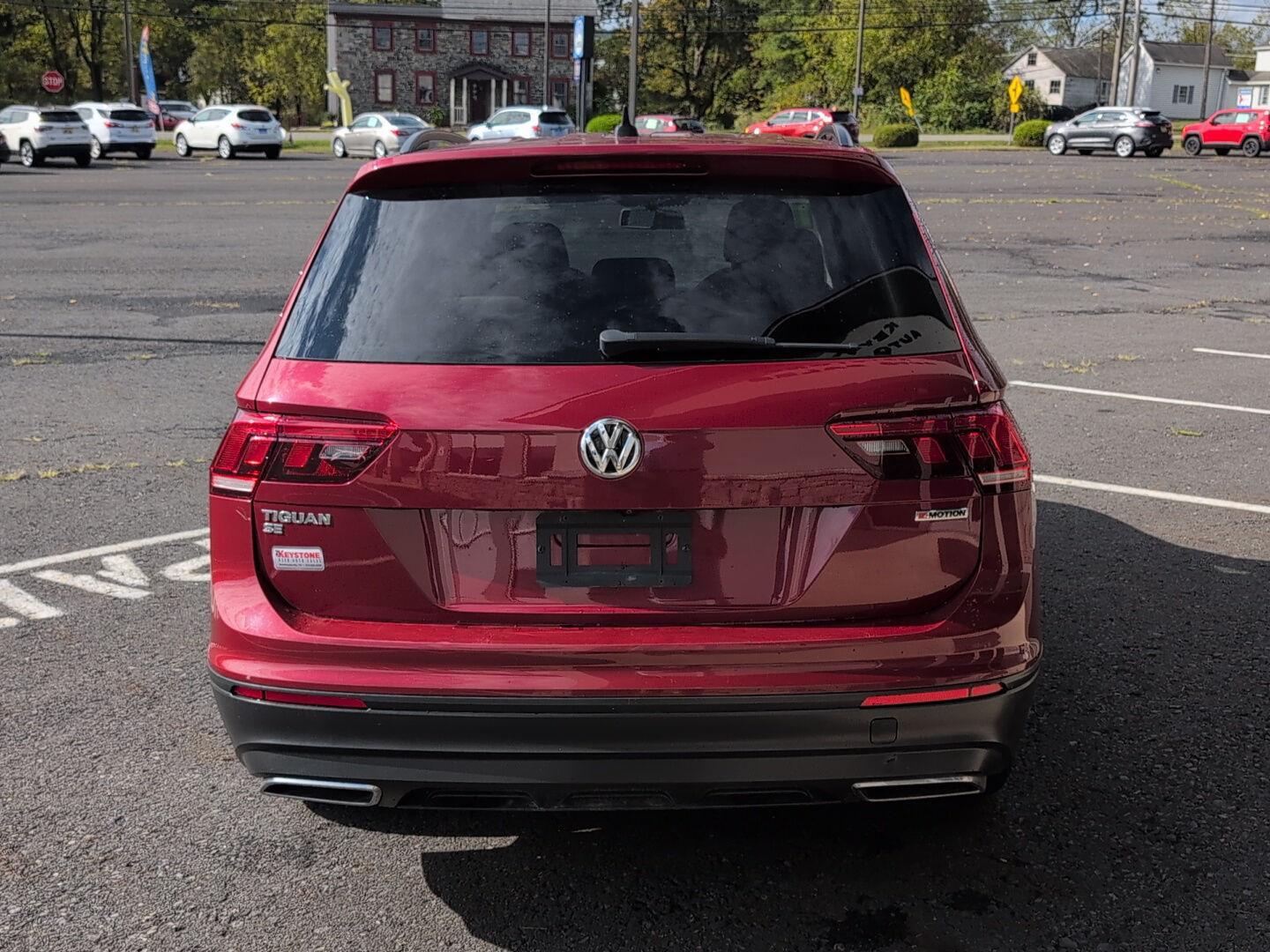 2019 Volkswagen Tiguan SEL R-Line photo 4