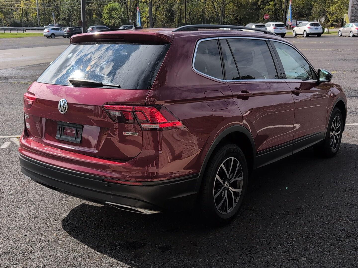 2019 Volkswagen Tiguan SEL R-Line photo 5