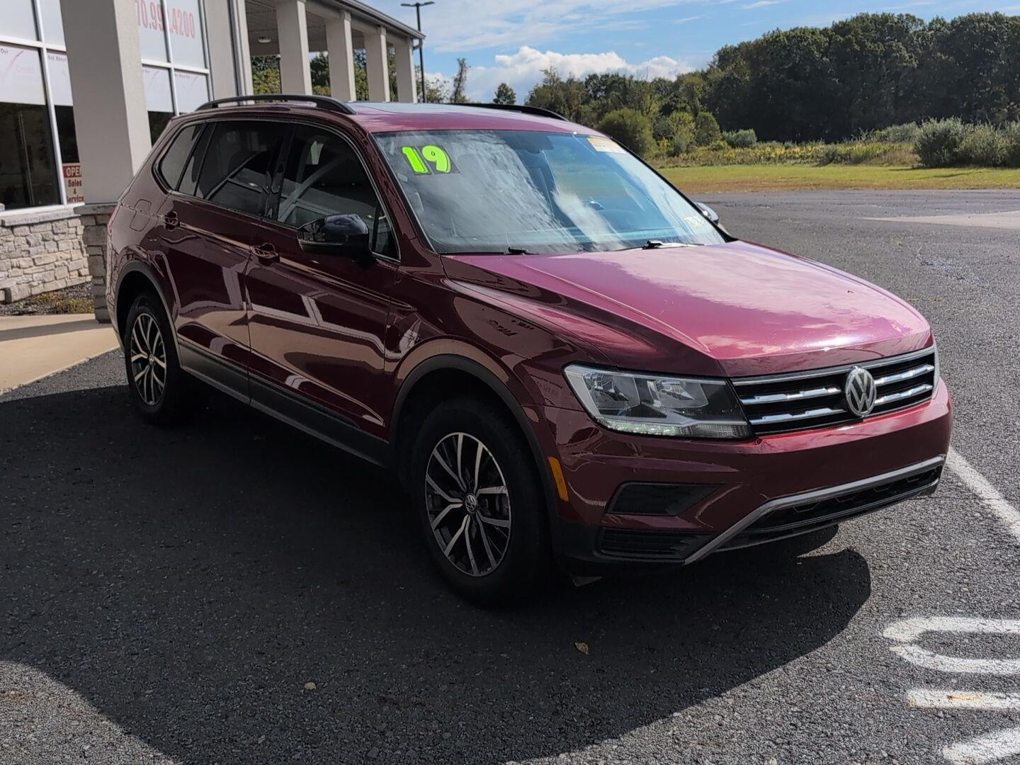 2019 Volkswagen Tiguan SEL R-Line photo 7