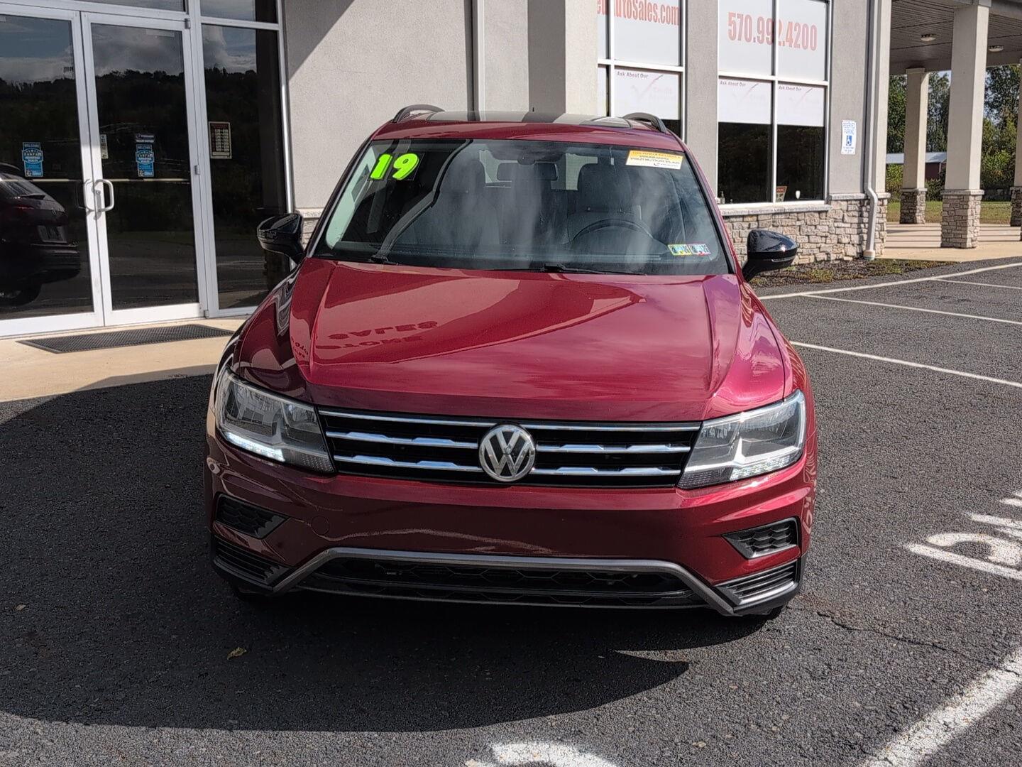 2019 Volkswagen Tiguan SEL R-Line photo 8