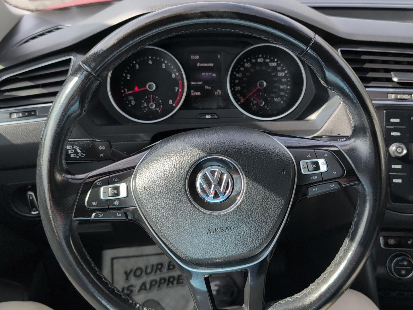 2019 Volkswagen Tiguan SEL R-Line photo 15