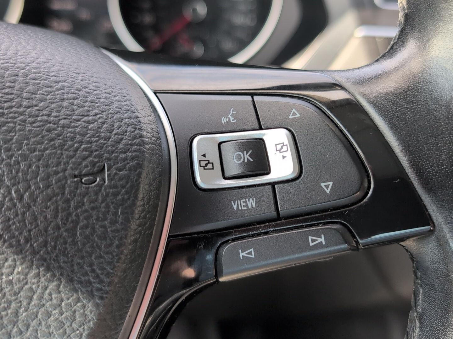2019 Volkswagen Tiguan SEL R-Line photo 17