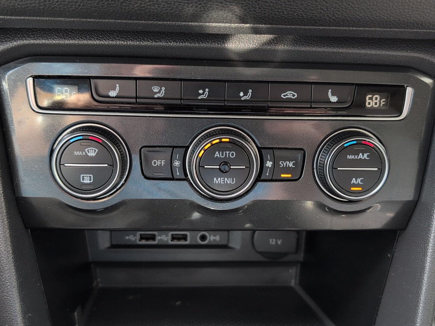 2019 Volkswagen Tiguan SEL R-Line photo 24