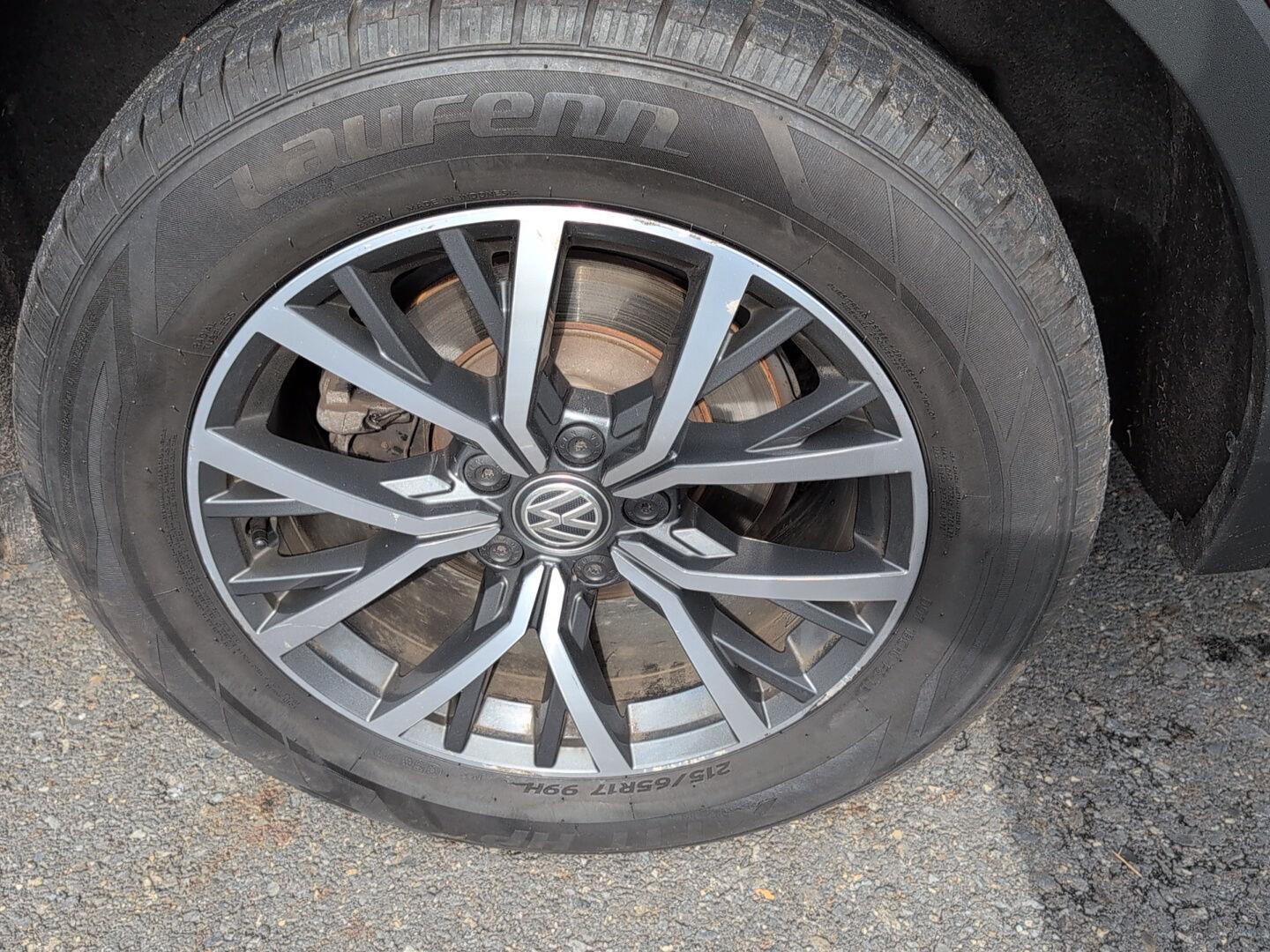 2019 Volkswagen Tiguan SEL R-Line photo 36