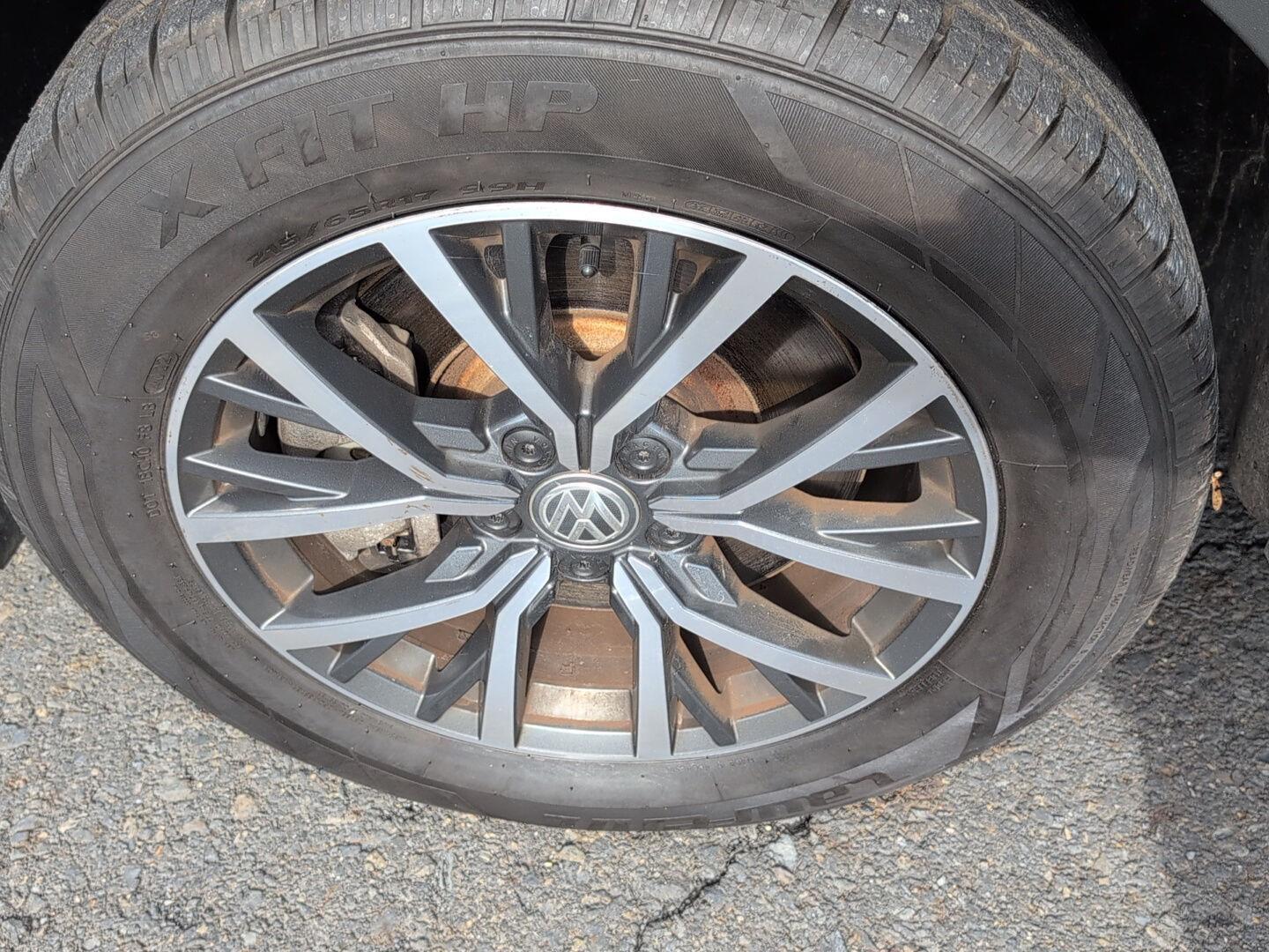 2019 Volkswagen Tiguan SEL R-Line photo 37