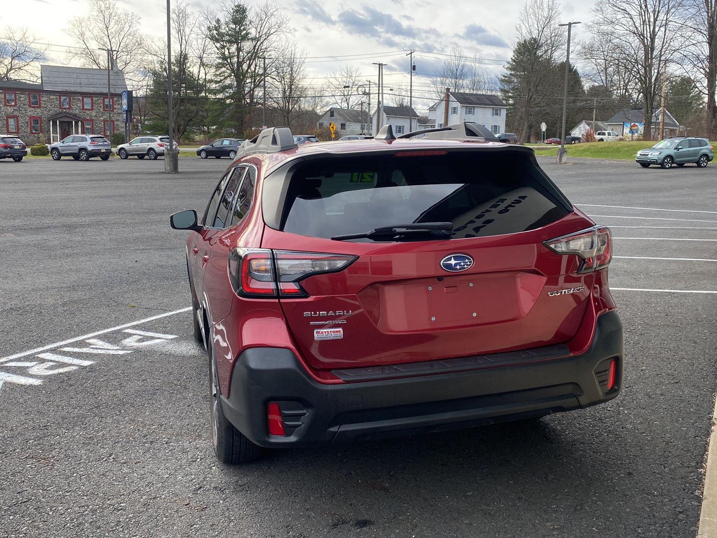 2021 Subaru Outback Premium photo 4