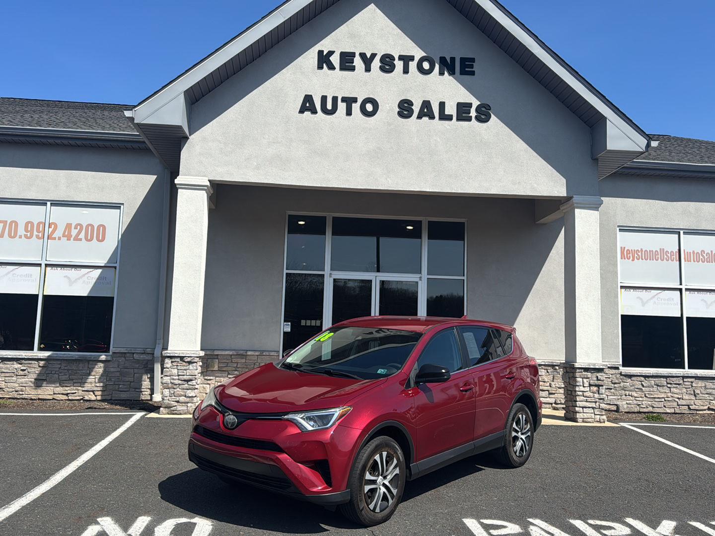 2018 Toyota RAV4 LE - Photo 12