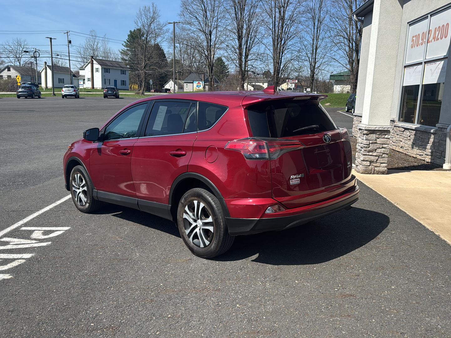 2018 Toyota RAV4 LE - Photo 15