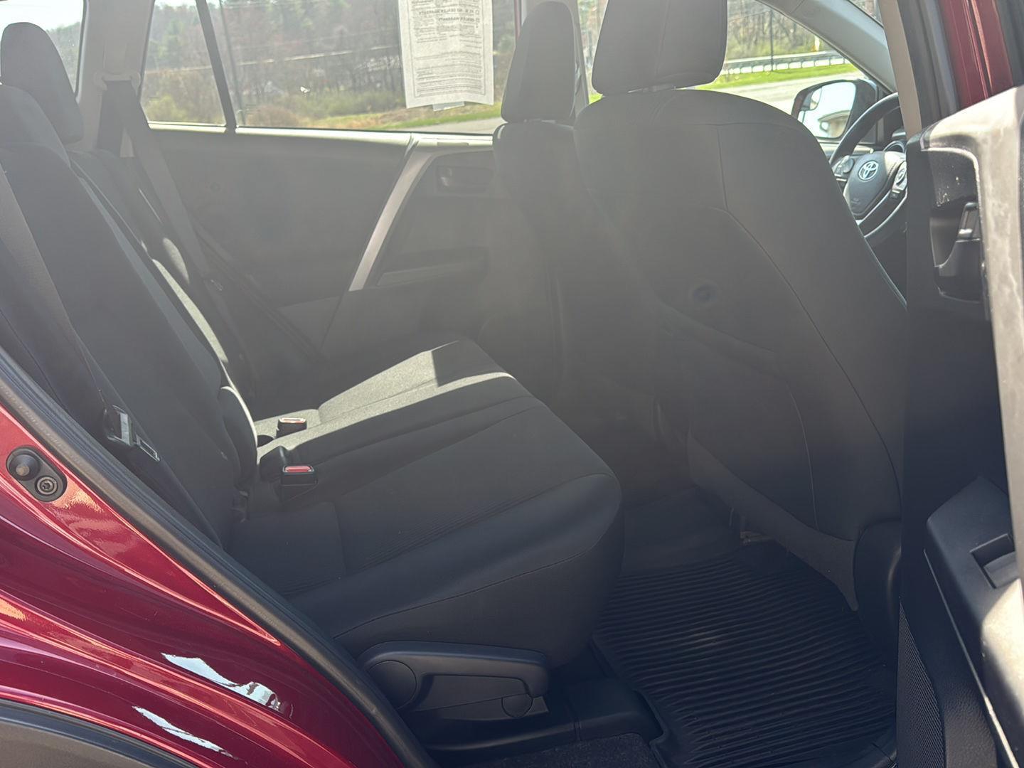 2018 Toyota RAV4 LE - Photo 28