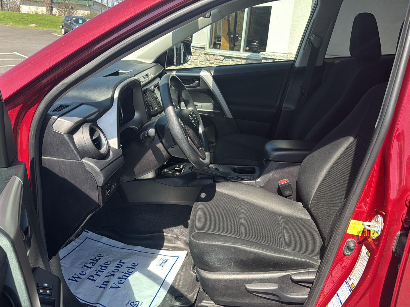 2018 Toyota RAV4 LE - Photo 18
