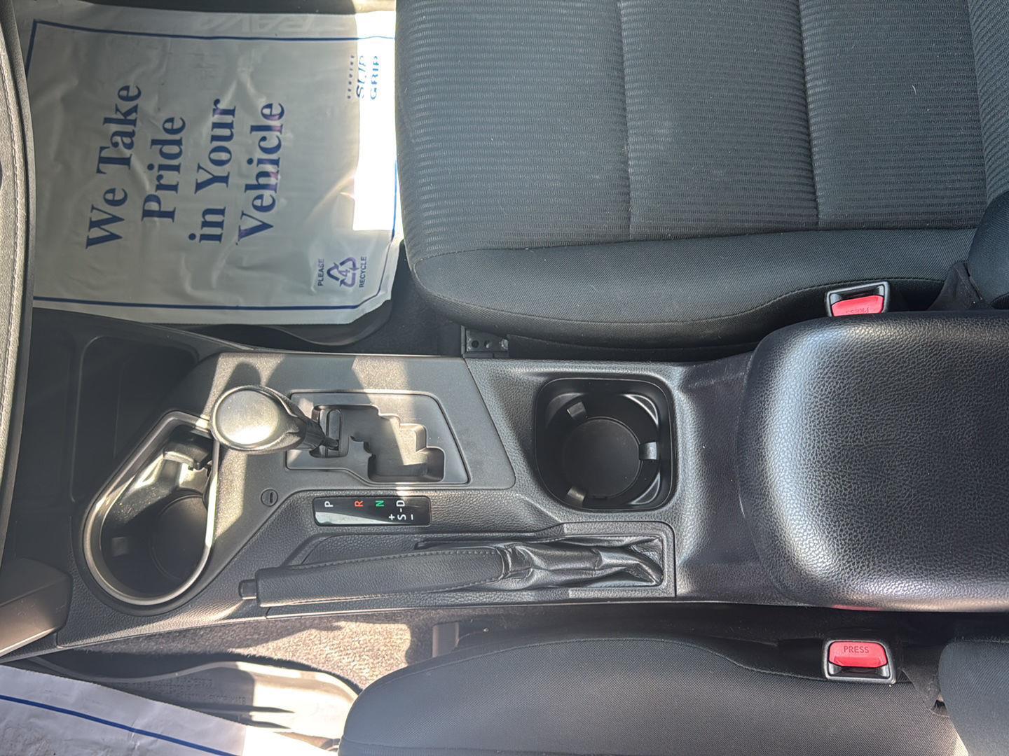 2018 Toyota RAV4 LE - Photo 24