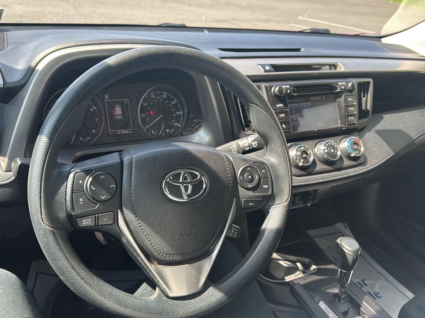 2018 Toyota RAV4 LE - Photo 22