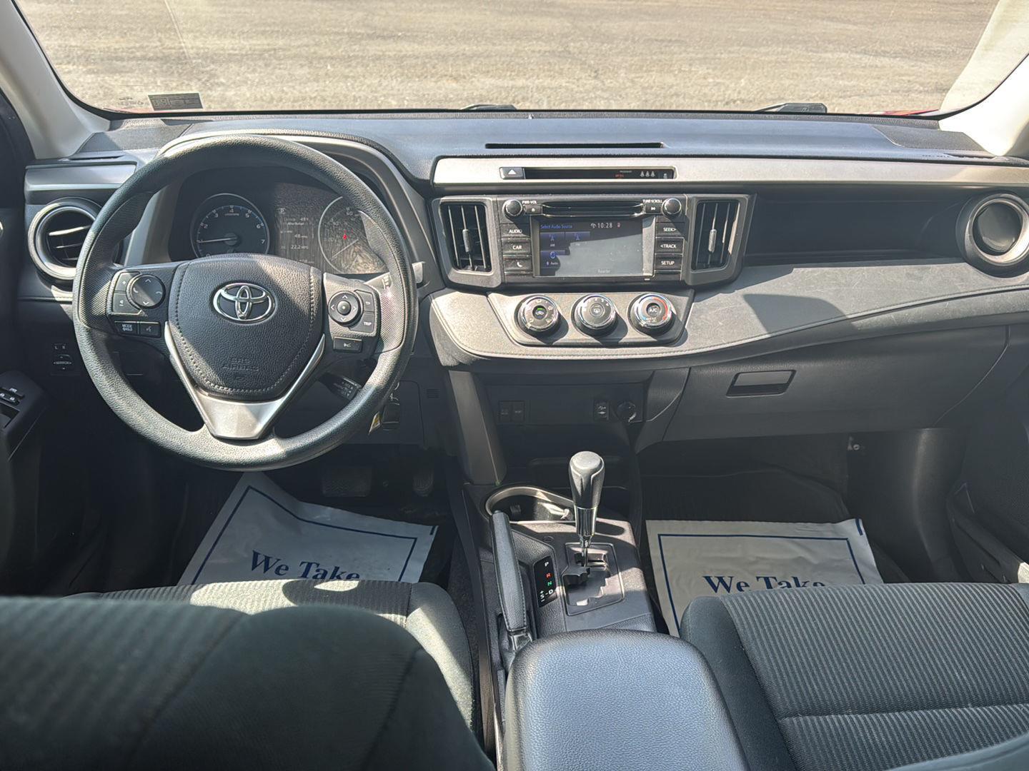 2018 Toyota RAV4 LE - Photo 20