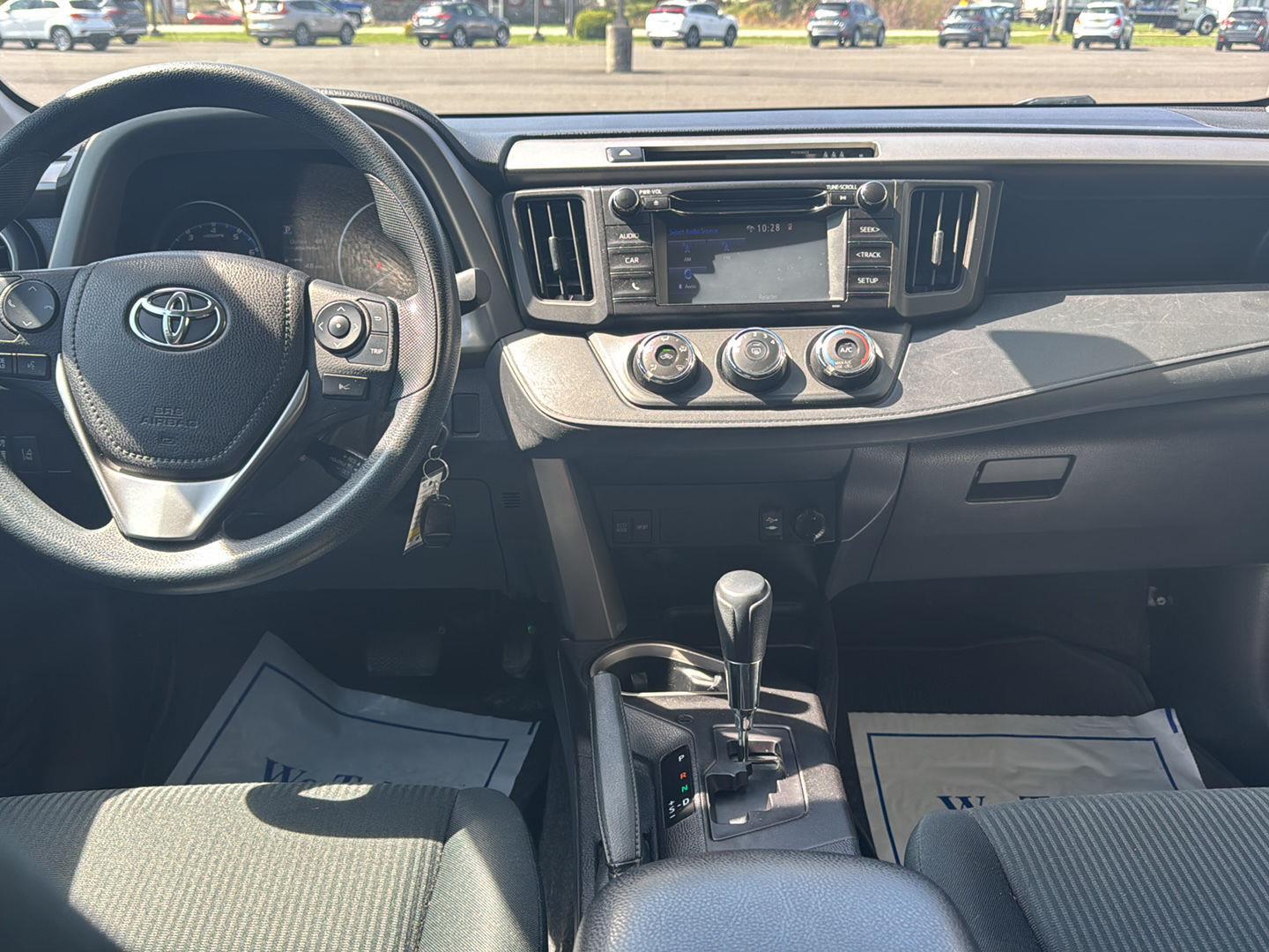 2018 Toyota RAV4 LE - Photo 23