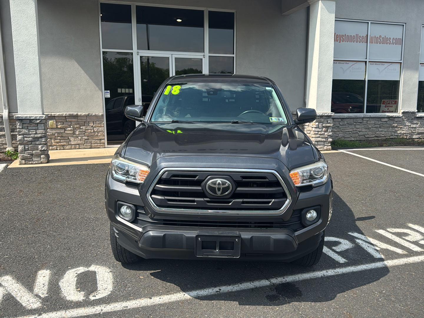 2018 Toyota Tacoma SR5 Double Cab 4x4 V6 Auto Short Bed's photo