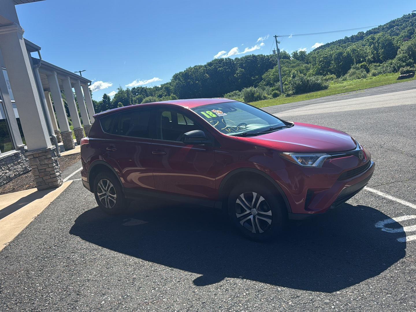 2018 Toyota RAV4 LE - Photo 10