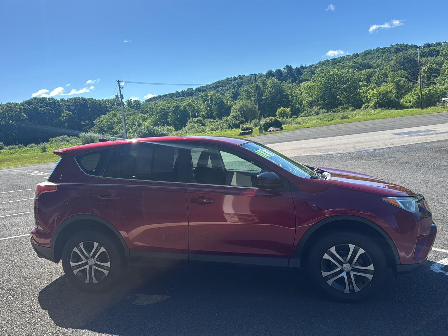 2018 Toyota RAV4 LE - Photo 9