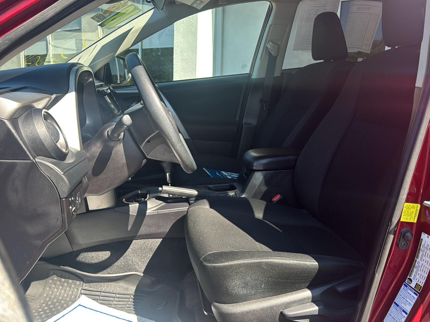 2018 Toyota RAV4 LE - Photo 36