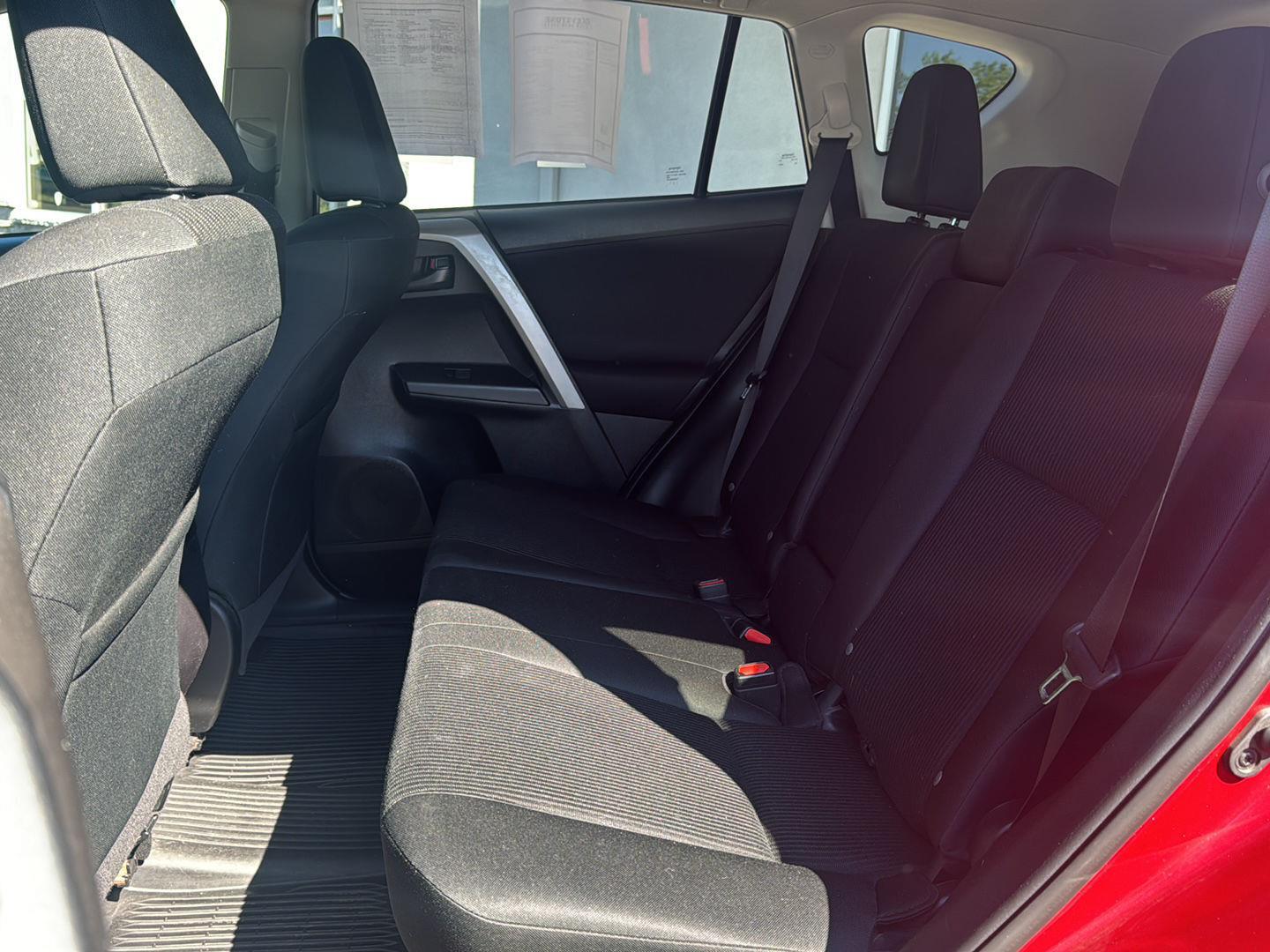 2018 Toyota RAV4 LE - Photo 37