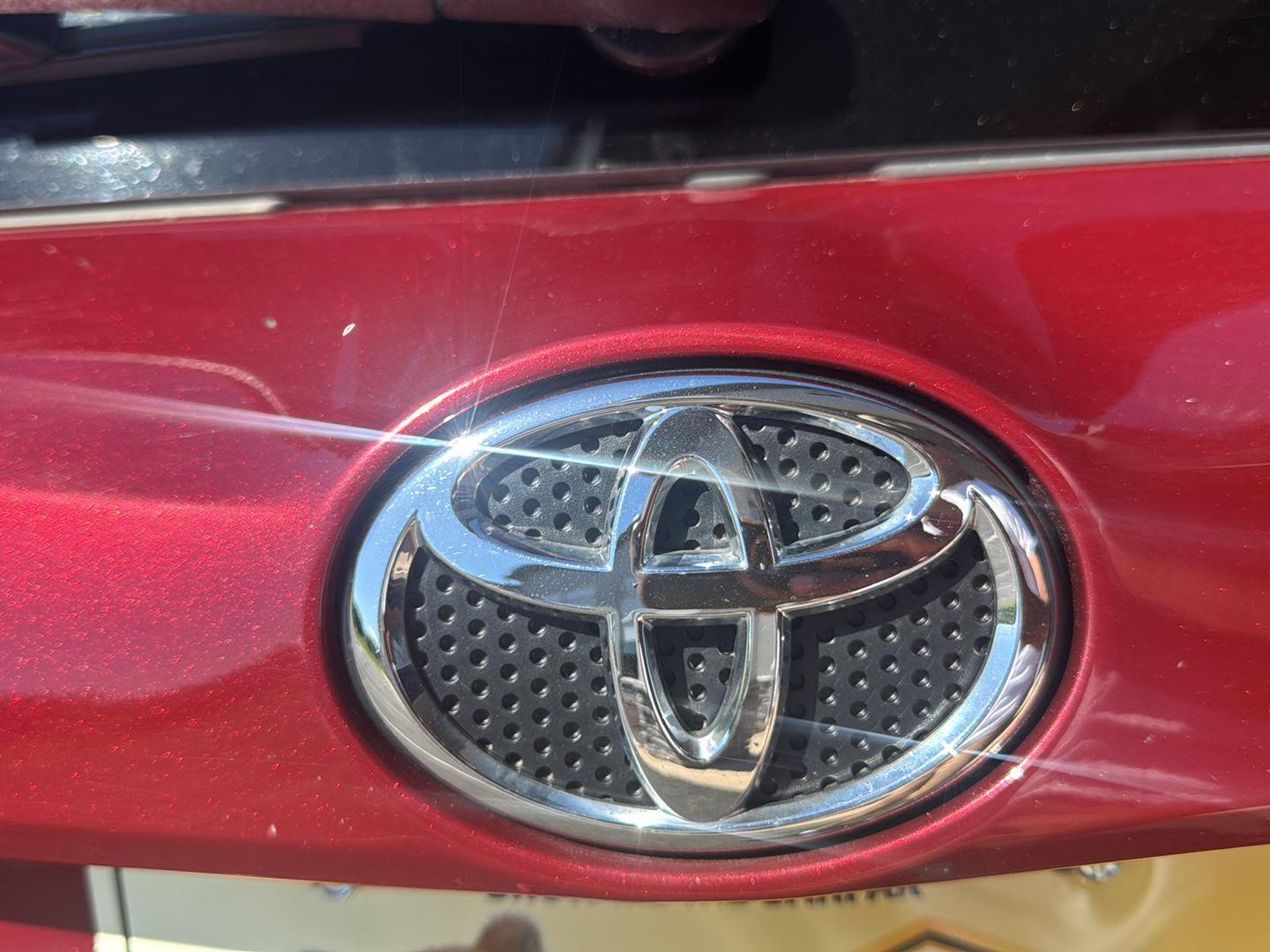 2018 Toyota RAV4 LE - Photo 6