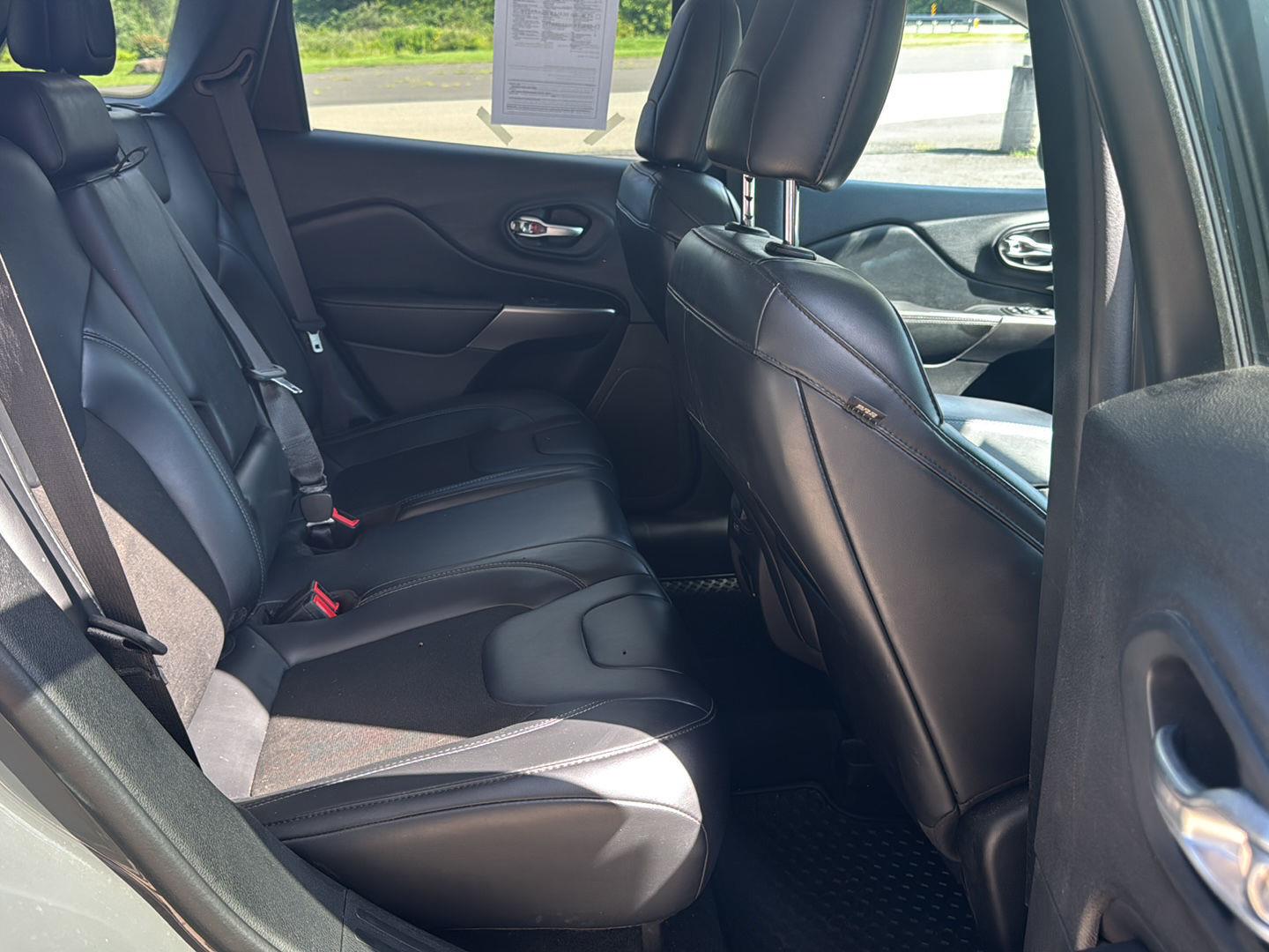 2020 Jeep Cherokee Latitude Plus - Photo 20