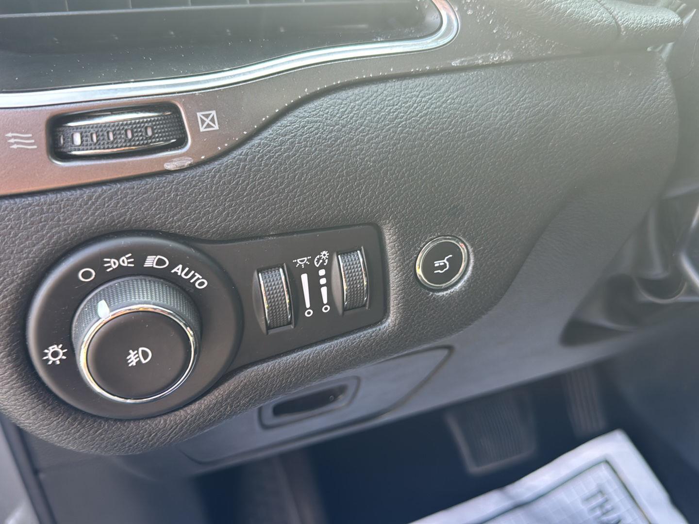 2020 Jeep Cherokee Latitude Plus - Photo 25