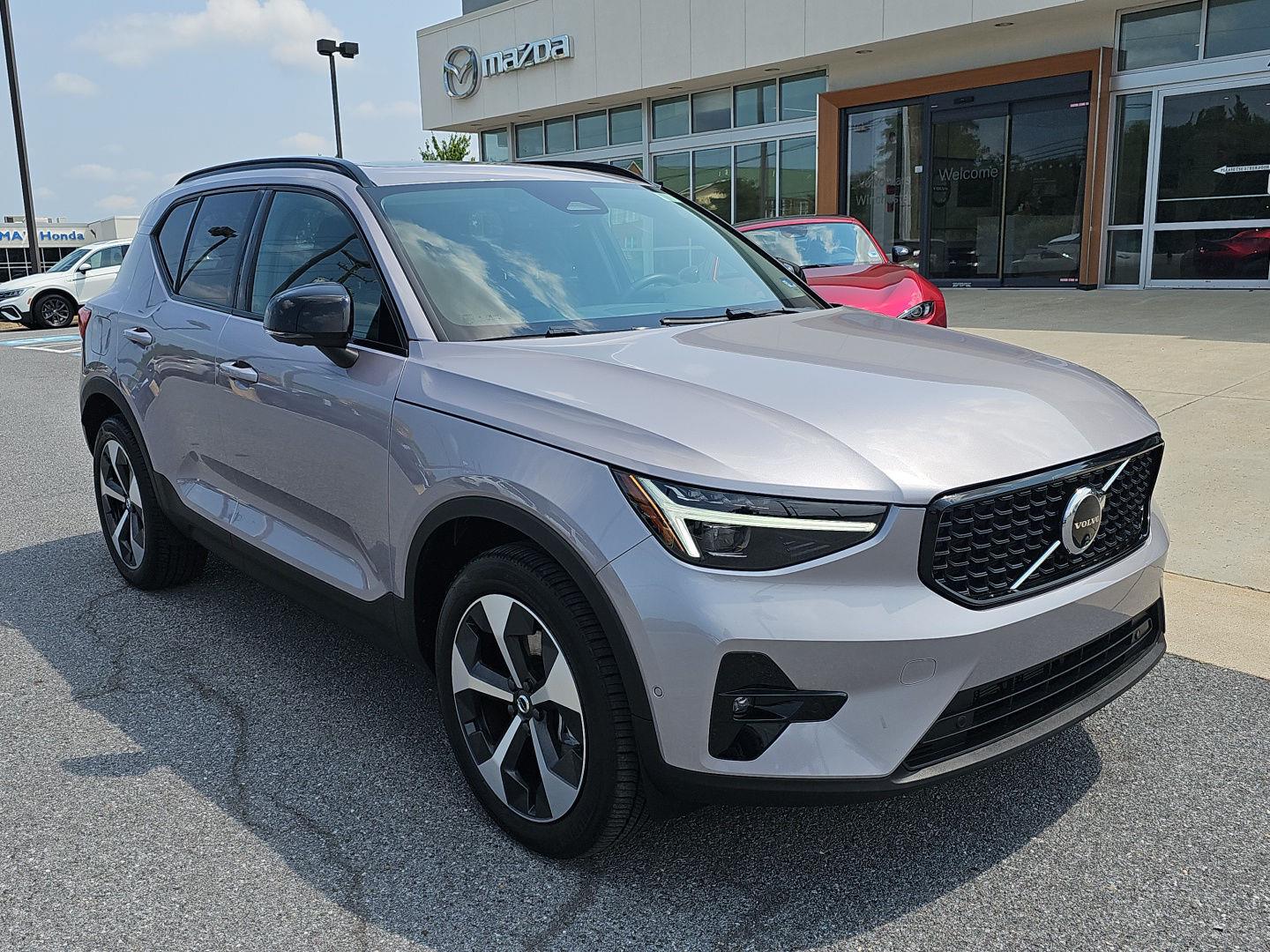  2026 Volvo XC40 B5 Plus AWD   