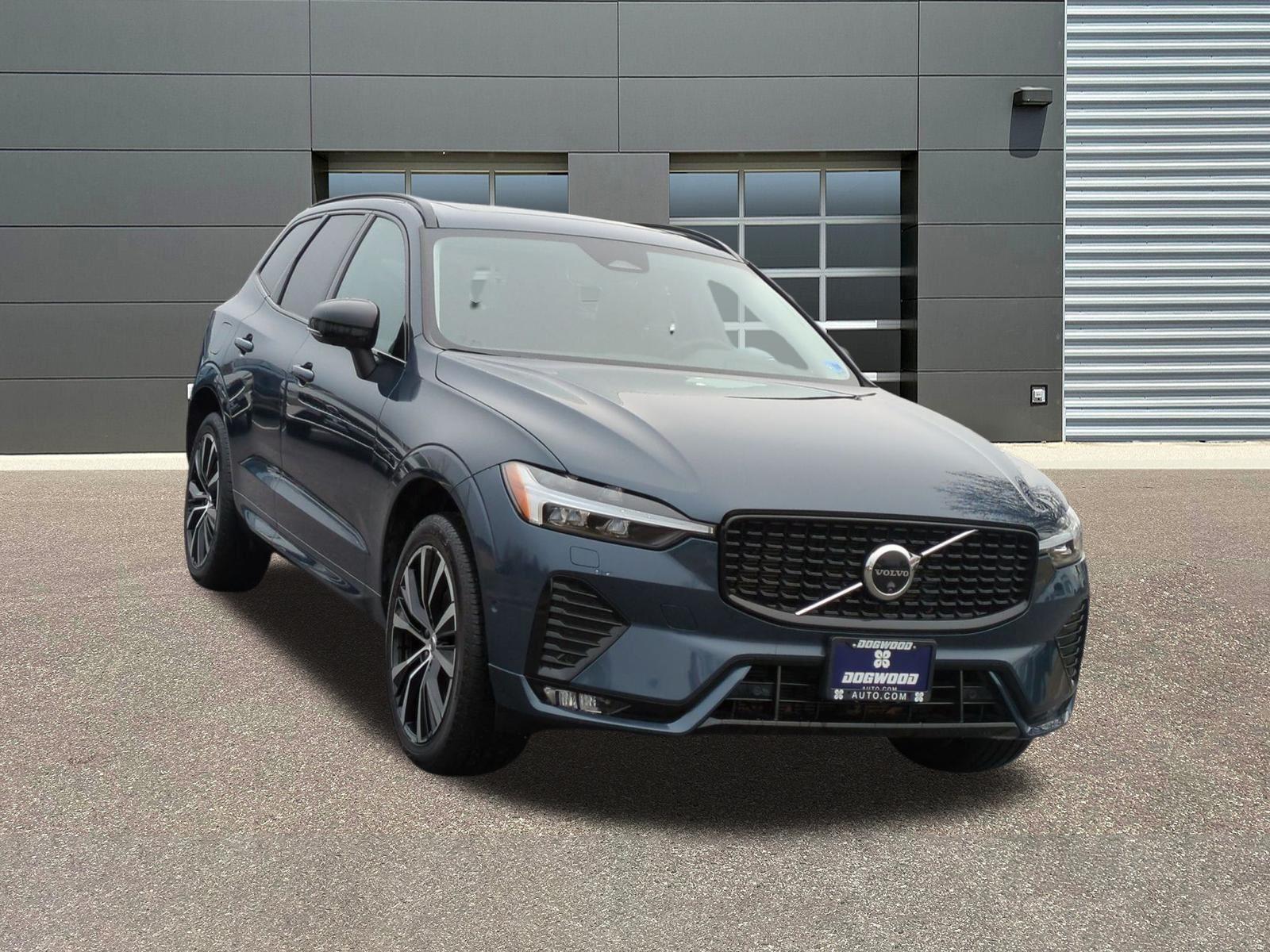 2025 Volvo XC60 B5 Plus Dark Theme AWD
