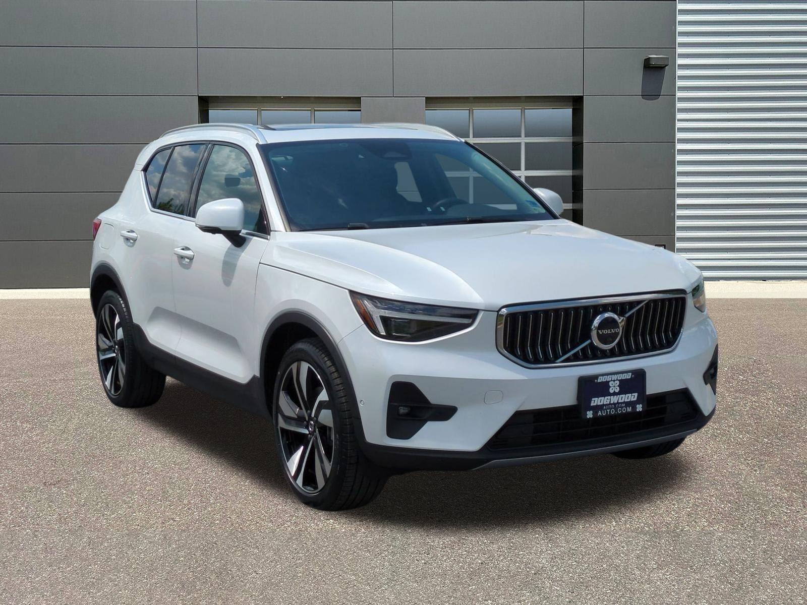 2023 Volvo XC40 B5 Ultimate Bright Theme AWD