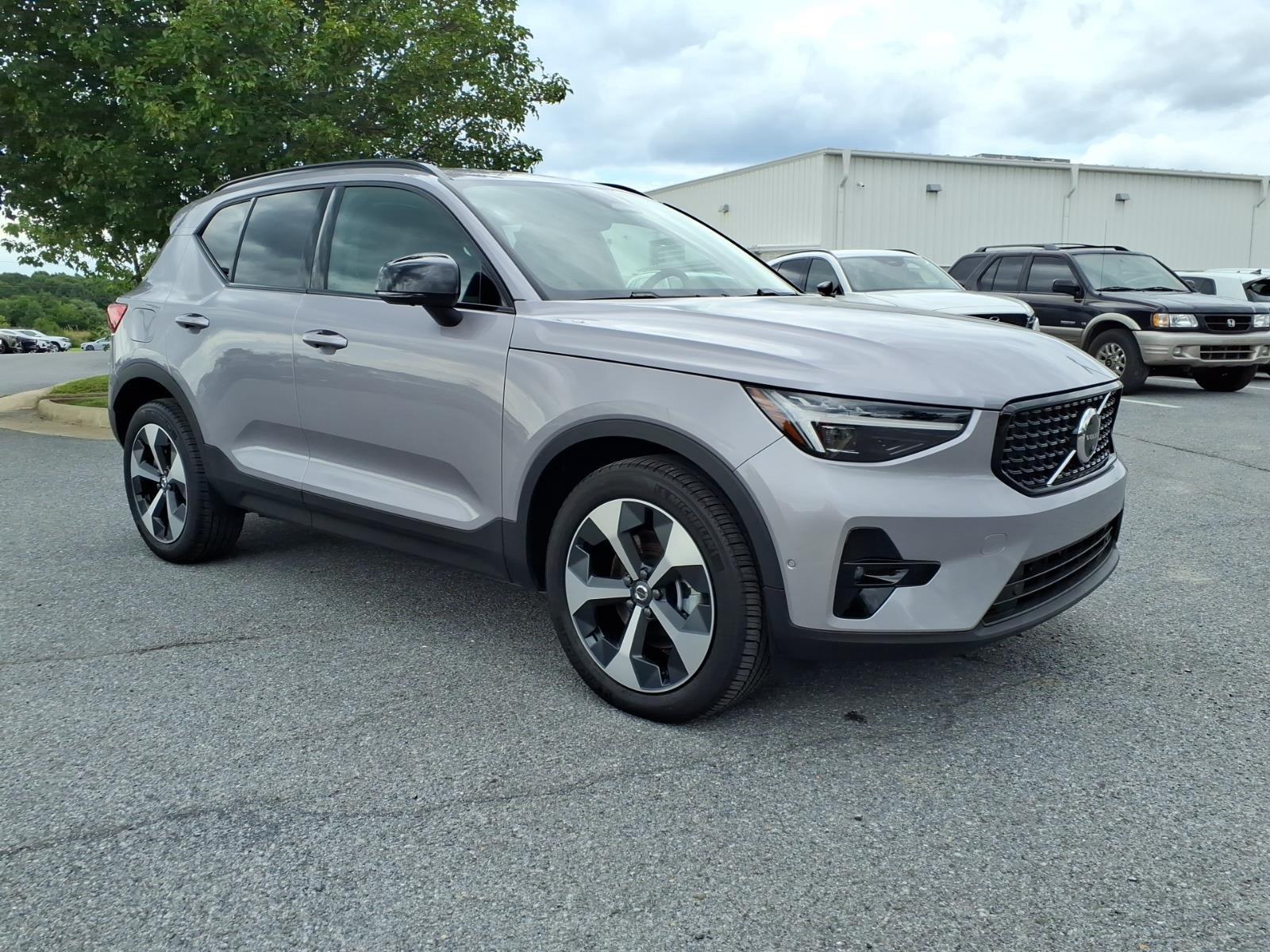 Gray (Vapour Grey Metallic) 2026 Volvo XC40 SUV / Crossover All-Wheel Drive Automatic