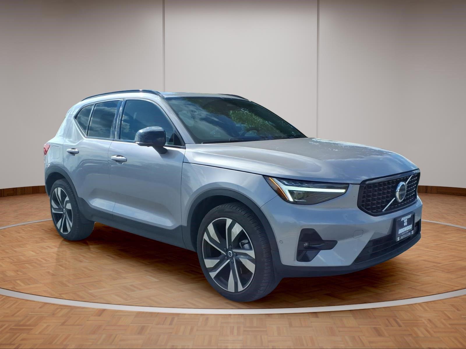 Aurora Silver 2026 Volvo XC40 SUV / Crossover All-Wheel Drive Automatic