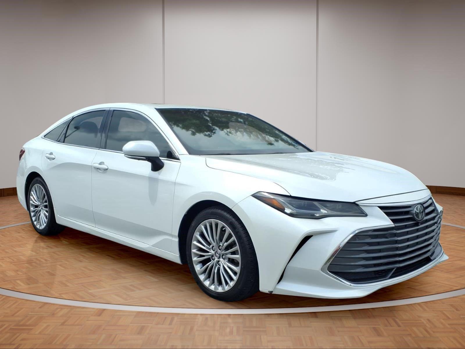 White (Wind Chill Pearl) 2019 Toyota Avalon Sedan Front-Wheel Drive 8-Speed Automatic