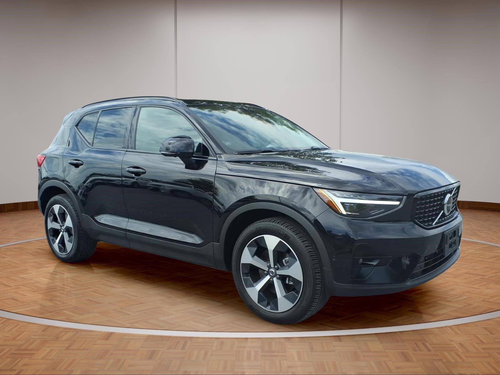  2026 Volvo XC40 B5 Plus AWD   