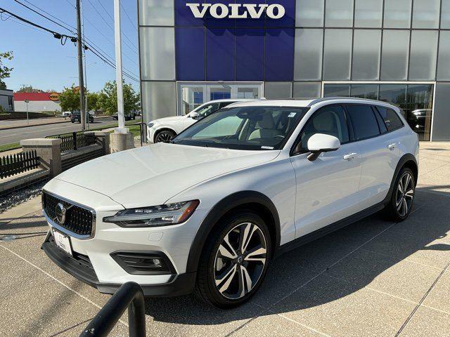 Crystal White Pearl 2025 Volvo V60 Cross Country B5 Plus AWD Wagon All-Wheel Drive Automatic