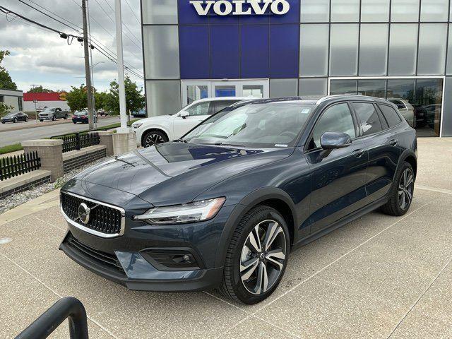 Denim Blue Metallic 2026 Volvo V60 Cross Country B5 Plus AWD Wagon All-Wheel Drive Automatic