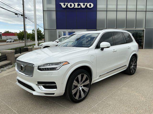 Crystal White Metallic 2024 Volvo XC90 Recharge T8 Recharge Ultimate Bright Theme 6-Passenger eAWD SUV / Crossover All-Wheel Drive Automatic