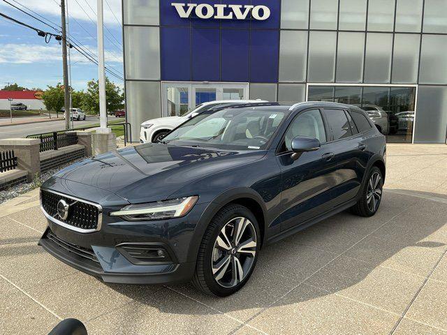 2024 Volvo V60 Cross Country B5 Plus AWD