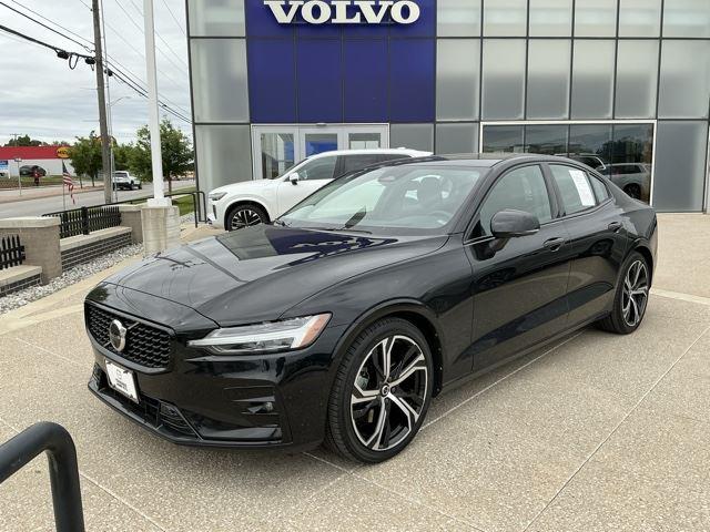Onyx Black Metallic 2024 Volvo S60 B5 Ultimate Dark Theme AWD Sedan All-Wheel Drive Automatic
