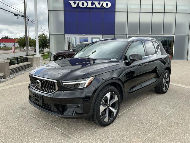  2023 Volvo XC40 B5 Plus Bright Theme AWD   