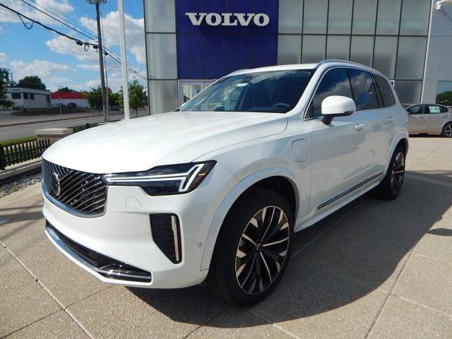 Crystal White Pearl 2025 Volvo XC90 SUV / Crossover All-Wheel Drive Automatic