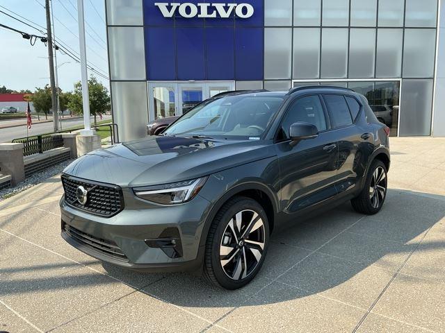 Forest Lake 2026 Volvo XC40 SUV / Crossover All-Wheel Drive Automatic