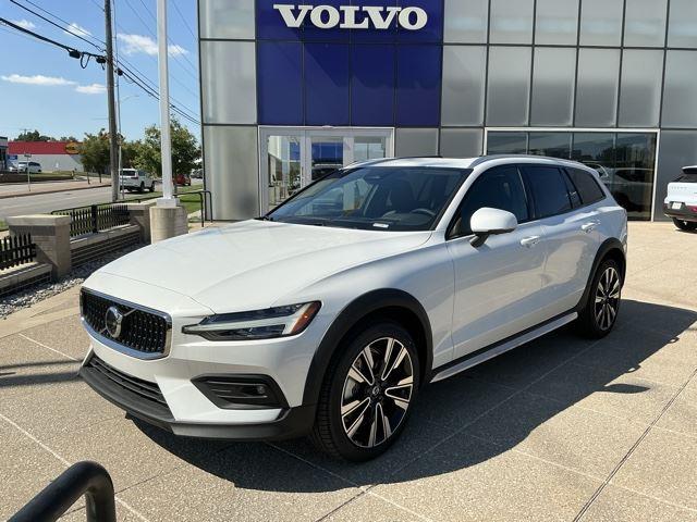 Crystal White Pearl 2026 Volvo V60 Wagon All-Wheel Drive Automatic