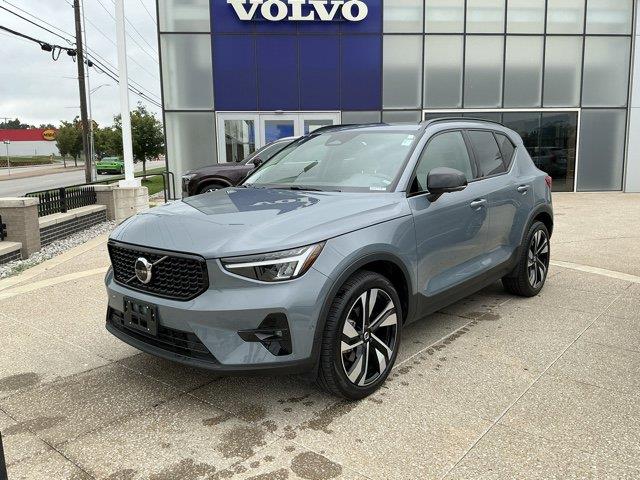 2023 Volvo XC40 B5 Plus Dark Theme AWD
