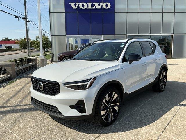  2023 Volvo XC40 B5 Ultimate Dark Theme AWD   