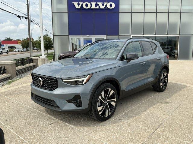  2023 Volvo XC40 B5 Ultimate Dark Theme AWD   