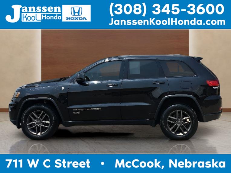Brilliant Black Crystal Pearlcoat 2016 Jeep Grand Cherokee SUV / Crossover Four-Wheel Drive 8-Speed Automatic