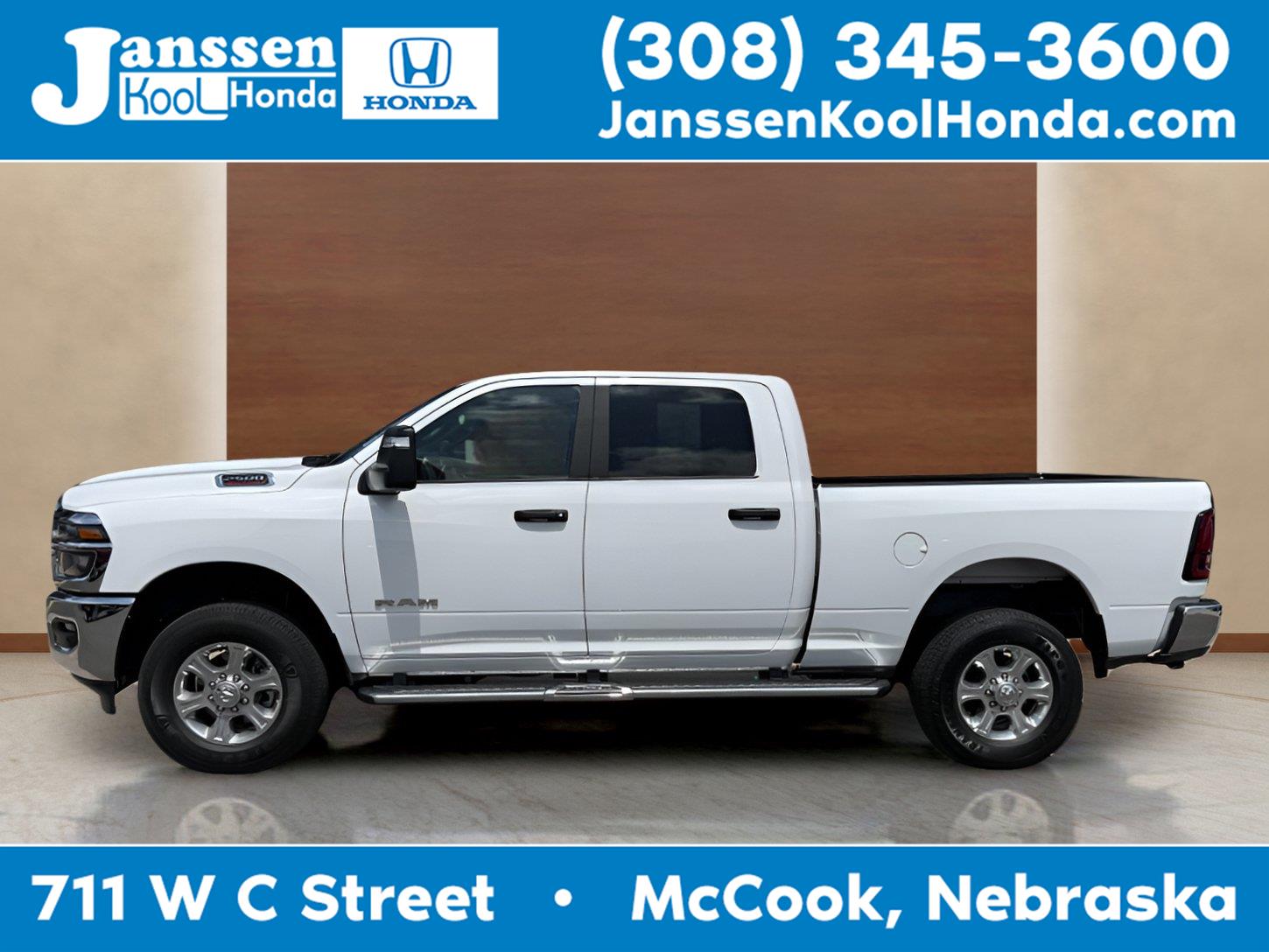 Bright White Clearcoat 2026 RAM 2500 Pickup Truck Four-Wheel Drive 8-Speed Automatic